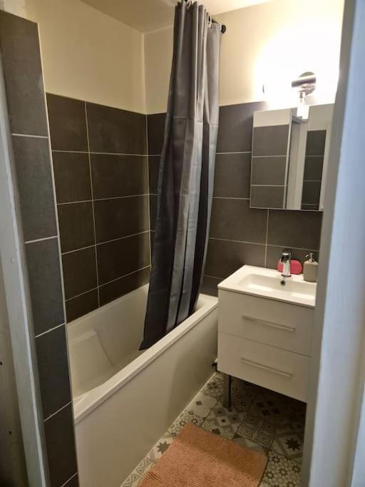 Appartement T2 - Hyeres Gare Exterior foto